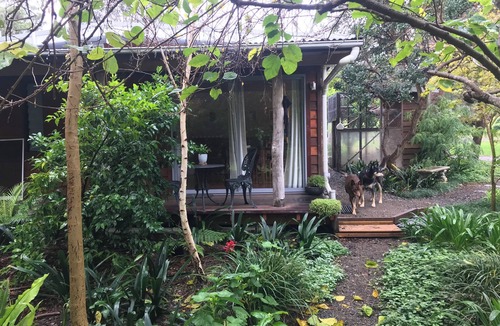 Ellalong Cabin | The Bale. Cosy cabin set amongst lush gardens in the Hunter Valley.