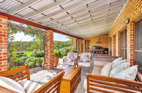 Lovedale House | The Ballabourneen House - Grand Hunter Valley homestead - 4 bedrooms with infinity pool and open fireplace