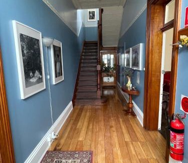 Glen Innes Bed & Breakfast | The Bank Guesthouse Glen Innes