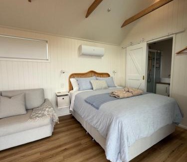 Tiatukia House | The Bay overlooking Boston Island