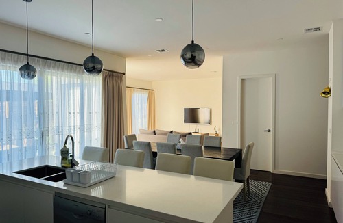 Mentone House | ‘The bayside’ Beautifully brand new house - 3 minutes from the beach