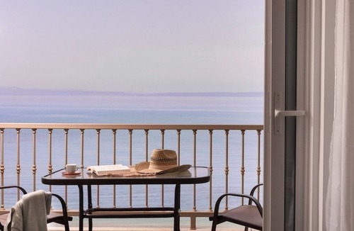 Haniotis Apartment | The Beach House - Steps from the Sea