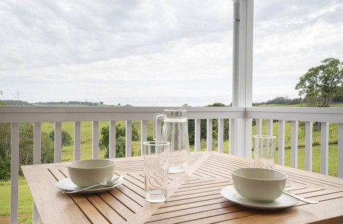 Coopers Shoot Cottage | The best Byron Bay has to offer - stunning views, total luxury and style.