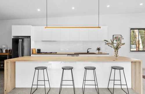 Aireys Inlet House | The Bush Block - Brand New, WIFI, Netflix, Pet Friendly