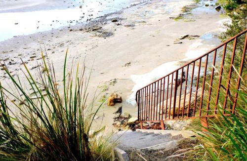 Lunawanna House | The Cabin By the Sea - Cosy Waterfront Getaway