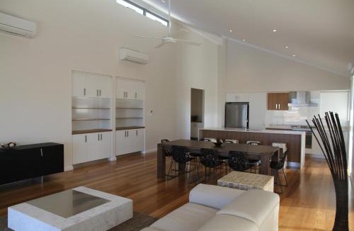 Brockman House | The Carnarvon Luxury Canal Home