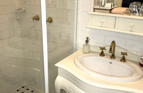 Medlow Bath House | The Chalet Guesthouse and Studio
