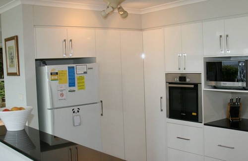 Soldiers Point Apartment | The Clippers, 1/131 Soldiers Point Road - fabulous waterfront unit