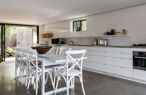 Sunshine Beach Villa | The Coconut Palm TWO - beach, cafes and pet friendly