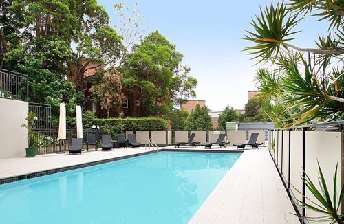 Darling Point Apartment | The Cosmopolitan - 3-Bedroom Stylish Apartment with swimming pool in Double Bay