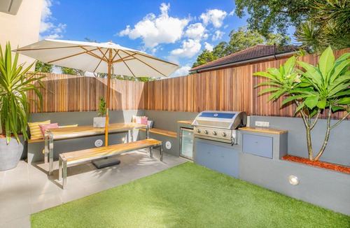 Cronulla House | The Dans @ Woolooware - 5 Mins from the Beach