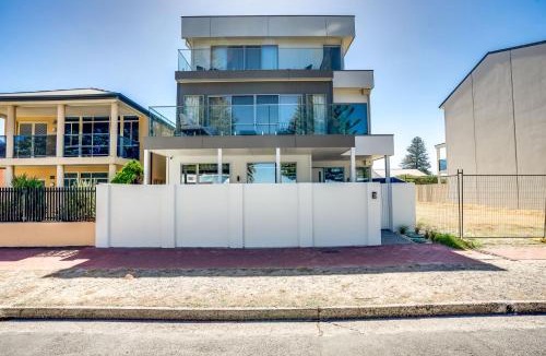 Victor Harbor House | The Dual Family Entertainer 9 Esplanade Victor Harbor - Linen Included - Luxury - Seafront