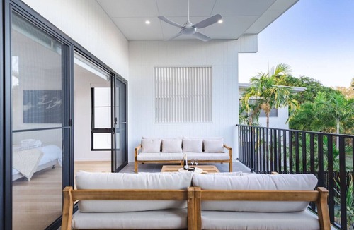 Agnes Water House | The Dūne - 4 BR w/Private Pool - 100m to Beach