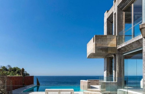 South Coogee House | The Edge: Where Luxury and Nature Meet