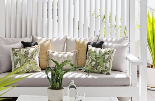 Sydney House | The Entertainer