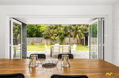 Indented Head Villa | The Esplanade Beach front, Luxury, Sleeps 8