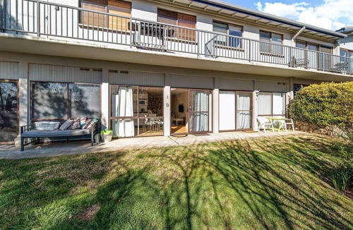 Jindabyne Apartment | The Essentials - Centrally located cozy Jindabyne retreat