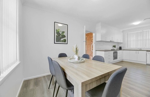 South Bathurst House | The Family Retreat - Near Mt Panorama & Racecourse