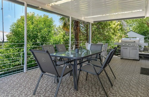 South Bathurst House | The Family Retreat - Near Mt Panorama & Racecourse