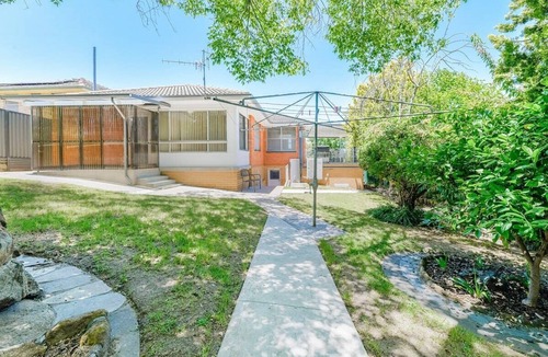South Bathurst House | The Family Retreat - Near Mt Panorama & Racecourse