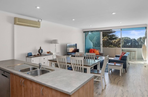 Apollo Bay Apartment | The Foreshore Apartment - Free WIFI, Ocean Views & Walk to the Beach