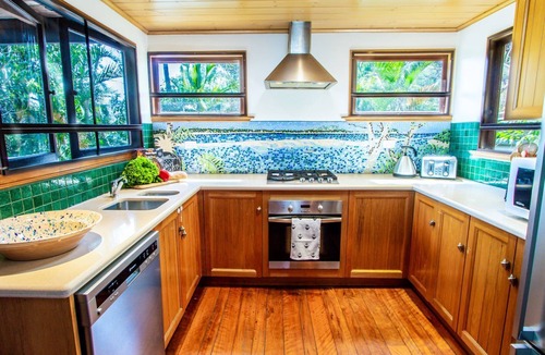 Seventeen Seventy House | The Gallery 1770 waterfront - directly across from a calm water beach, pet welcome