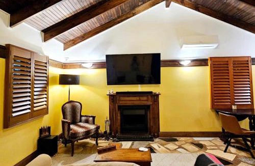 North Tamborine House | The Gamekeepers Spa Cottage in Tamborine Mountain