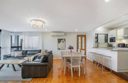 Mount Gravatt Villa | The Garden Villa An Urban Resort Oasis