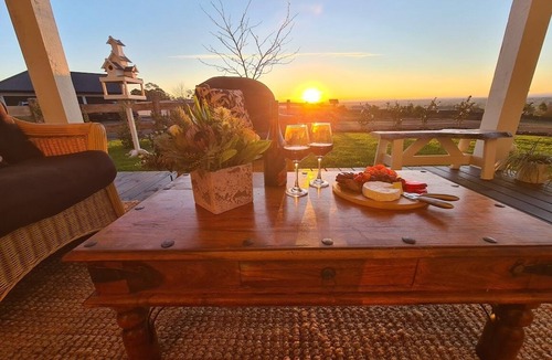 Trafalgar East Cottage | The Gatehouse.nnA luxurious countryside getaway, somewhere to relax, unwind.