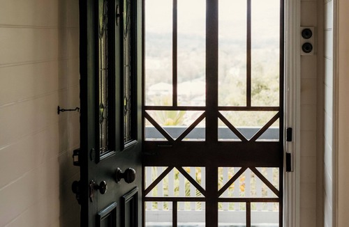Murwillumbah House | The Glenelg Upstairs Residence (6 persons)