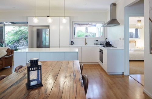 Mount Dandenong House | The Grand Lodge: Private rainforest with river