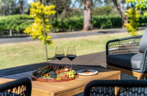 McLaren Vale House | The Grape Escape~ Location & style on Shiraz Trail