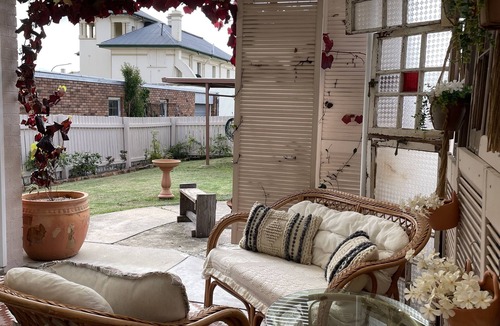 Tenterfield Apartment | The Gypsy Saddler across from Tenterfield Saddler