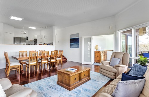 Rye House | The Heyfield Hideaway, Rye - 1 NIGHT FREE!* - House and Cottage package with tennis court and hot tub spa.