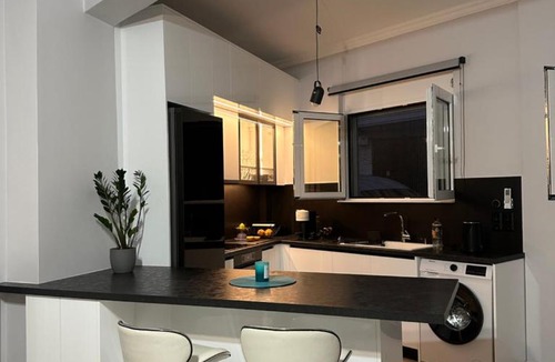 Vyronas Apartment | The Hidden Courtyard Studio