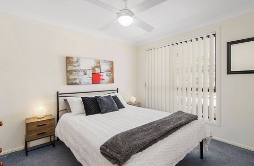 Lakewood House | The Hideaway - 4 bedroom airconditioned holiday house with pool