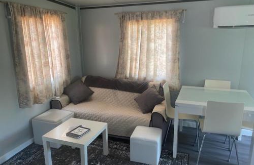 Lightning Ridge Apartment | The Holiday Hut