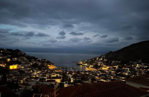 idhra House | The home overlooking the harbor