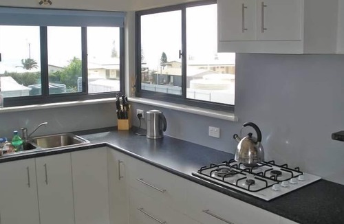 Wallanippie House | The Jewel of the Bay 130 metres from the beach with a view - bright and airy.