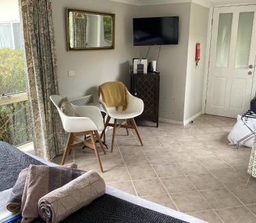 Garden Island Creek House | The King Bed Suite at Mill Cottage