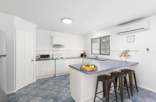 Waterhouse House | The Kingfisher - Family friendly, centrally located near Robes main street.