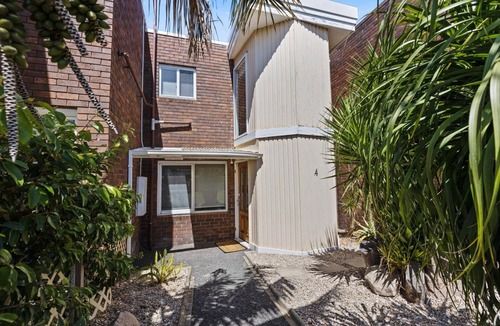 Paynesville House | The Lake Villa - Enjoy views over the treetops of downtown as you relax
