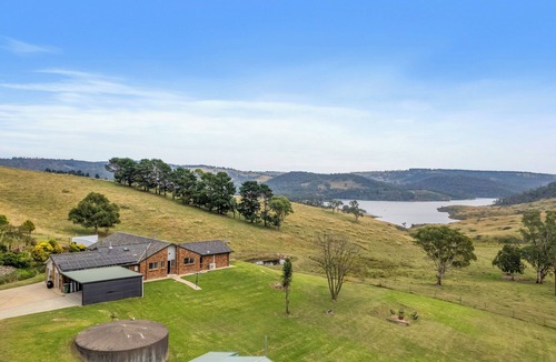 South Bowenfels House | The Lakehaus@Lyell: Amazing views of Lake Lyell
