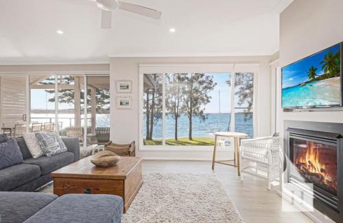 Summerland Point House | The Lakehouse Retreat