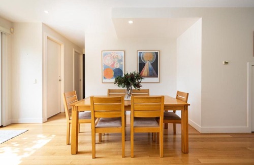 Glen Iris House | The Light House - Close to Harold Holt Swim Centre