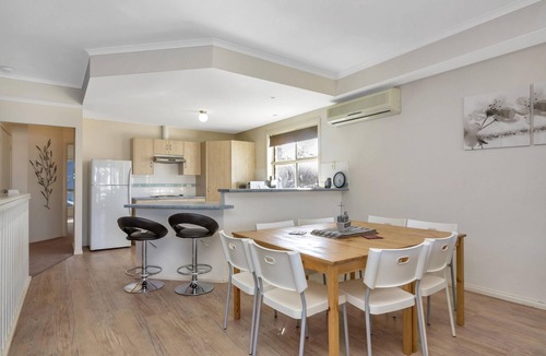 Port Willunga House | The Lighthouse ~ Port Willunga - Cosy Coastal Townhouse in Port Willunga