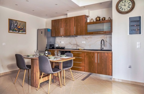 Petaloudes Apartment | The Little Green House Two-Bedroom Apt in Kremasti