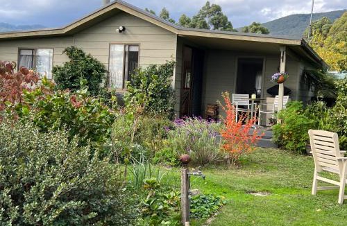 Badger Creek House | The Little House on The Hill