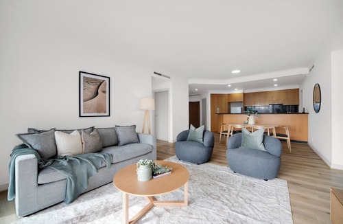 Cremorne Apartment | The Lookout - City and Rivers Views - by Ready Set Stay