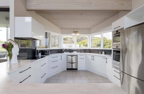 Anglesea House | The Lookout Retreat - "One of the best views in Anglesea."